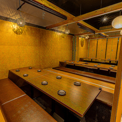 会社のご宴会や打ち上げ、大人数の飲み会などにぴったりの個室がございます。