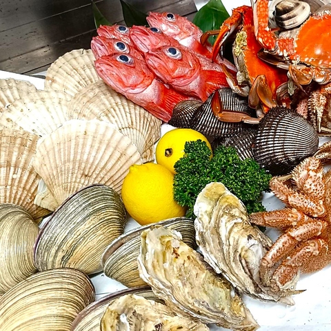 市場直送！国産・天然にこだわった海鮮料理と全国の銘酒が揃う居酒屋。少人数貸切可◎