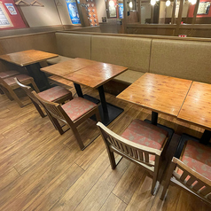 【最大12名様】テーブルを繋げて、最大12名様までご利用いただけます。お得な飲み放題やコースも多数ご用意しております。ご予約はお早めに！