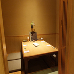 コチラは4名様個室(梅73) ゆったり周りを気にせずお寛ぎください。2名様用も御用意しています。