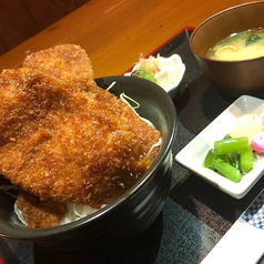 揚げ立てソースカツ丼並800円