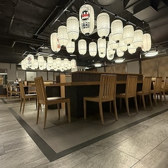 おひとり様も大歓迎！！カウンターテーブルは15席×１・13席×１の２種類！カウンターのみ貸切も可能♪