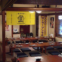 広々としたお座敷席をご用意しております。大人数でのご宴会も可能です。お座敷は「ほっとする」と好評の空間。美味しい料理とお酒を囲み、周りを気にせず楽しいひとときを過ごせます。