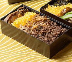 【杉】ご飯が選べる彩り二段御膳　《牛づくしご飯》