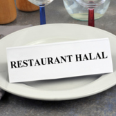 サフラン郡山で使用しているお肉は全てハラル認証を得たものとなっております。また、お食事にはラードや豚肉、アルコール類は一切使用しておりません。そのため、様々な宗教を持つ外国の方にも安心してお召し上がりいただけるメニューです。（ドリンクのアルコール提供はございます。）