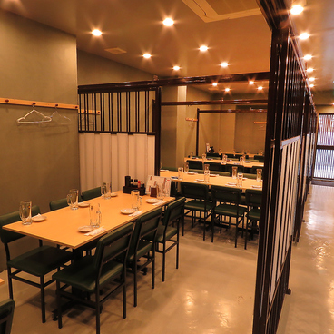 酒場 満満の雰囲気1