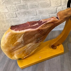 【メニュー全てに自信あり】生ハム原木ございます♪