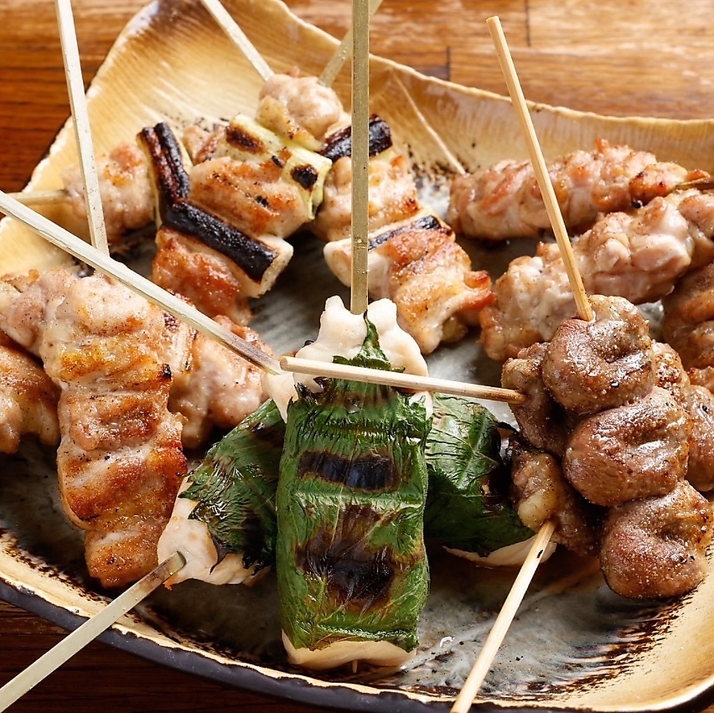 姉妹店の【炭焼酒場はる】でも大人気のつくねや焼鳥を当店でもお召し上がりいただくことができます！
