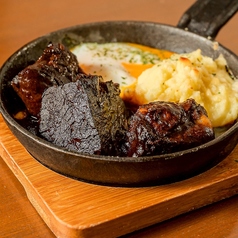 牛バラ肉の赤ワイン煮込み