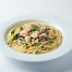 サーモンとほうれん草のクリームソース