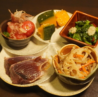 お酒に合うお手製のおばんざいがたくさん。