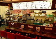 写真映え◎レトロで活気ある店内でもんじゃ堪能