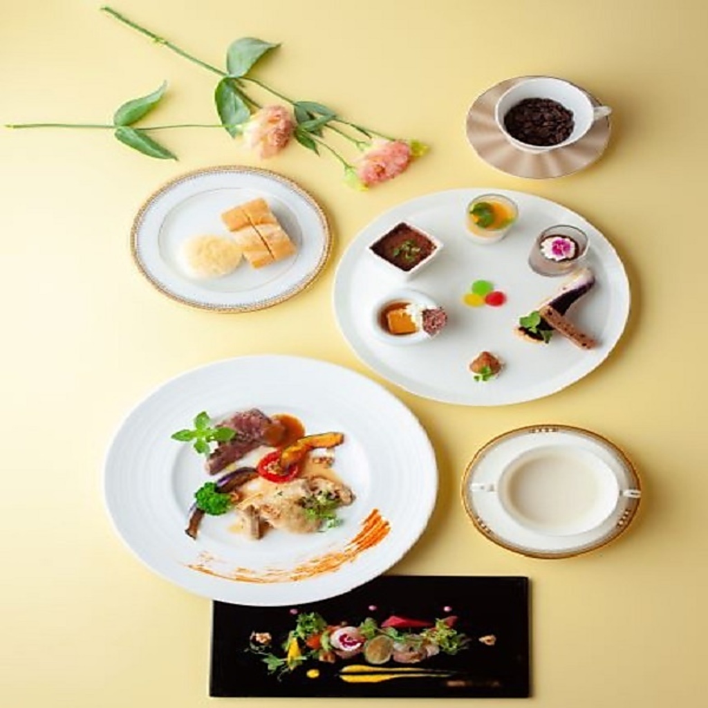 ホテル上層階で非日常の贅沢なランチはいかがでしょうか。