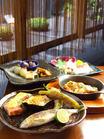 京丹後産の野菜、全国から仕入れた鮮魚等、備長炭炭火焼で楽しめるお店♪