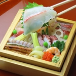 【返し寿司】その昔、倹約を強いられた人々が考案。箱を返すと瀬戸内鮮魚が詰まった豪華な寿司が登場
