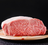 日本三大和牛の1つであり、「肉の芸術品」の異名を持つ松阪牛。松阪牛の名門、朝日屋から仕入れます。
