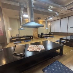 36名迄入れるお座敷。衝立やスクリーンカーテンで仕切る事も出来ます