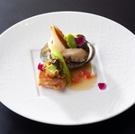 フォアグラやトリュフなどフレンチの王道食材からシェフが拘って仕入れる季節の素材を厳選して調理