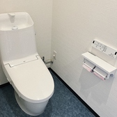 【清潔感あふれるお手洗い◎】ご来店されたお客様に気持ちよくご利用いただけるよう、お手洗いもリニューアルしております！これからの寒い時期にも温かく、そして清潔感あふれるお手洗いは、使うたびに清々しいスペースです♪
