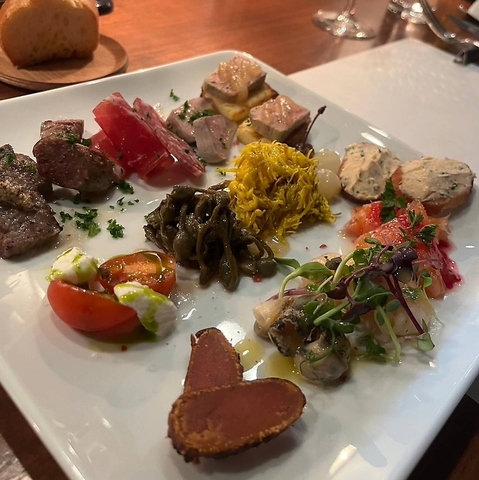 カジュアルフレンチと温かくお洒落な雰囲気に、心ときめくひとときをお過ごしください