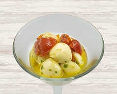 モッツァレラとドライトマトのバジルソース
