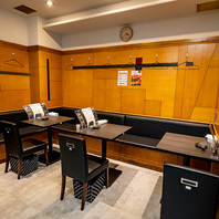 宴会や飲み会に!ゆったり寛げるテーブル席を完備◎