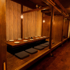 個室は4部屋ご用意しております。周囲の視線や賑やかさを気にせずプライベートな空間で本格イタリアンを堪能できるのが魅力◎周囲を気にせずゆったり会話を楽しめるため普段の会食から特別な日の食事まで幅広く利用できます。落ち着いた空間の中で料理やワインをじっくり味わいながら心地よいひとときをお過ごしください。