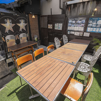 趣のあるテラス席もございます