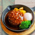 料理メニュー写真&nbsp;デミグラスハンバーグ(温泉卵付)　130g