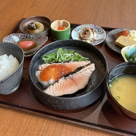 旬の鮮魚を日替わりでご提供♪ランチ定食も味わえる♪