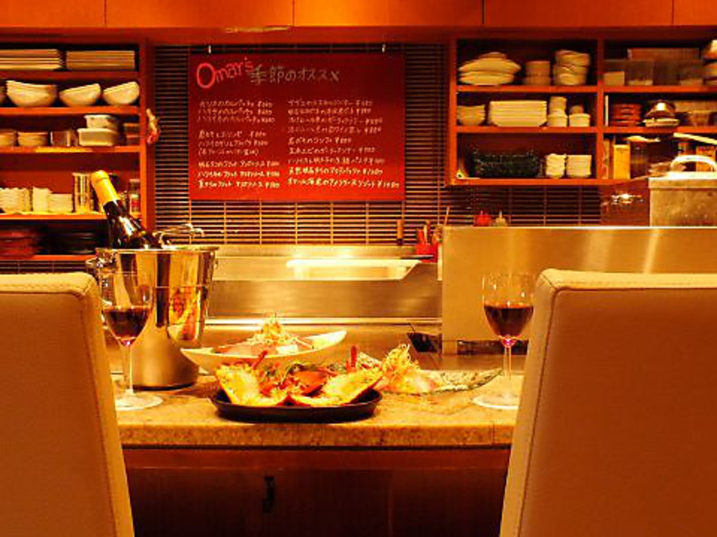 カウンター席では目の前の鉄板で調理いたします。カップル・2名様にオススメ♪