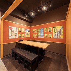 個室　焼き鳥×出汁餃子×鶏料理　食べ飲み放題鶏のとりこ　金山駅南口店の雰囲気3