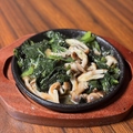 料理メニュー写真&nbsp;ほうれん草ときのこのバターソテー
