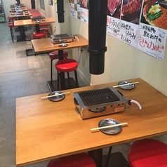 お席のご予約は承っております！様々な飲み会シーンやお食事にご対応致します♪店内に広がるお肉の香りが食欲を増します！いつもとは違った空間でのお食事をお愉しみくださいませ！