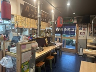 昭和レトロなホルモン焼き肉屋店です。