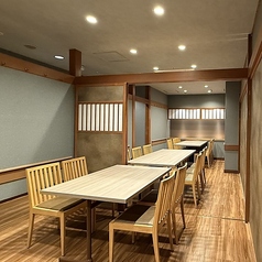 宴会にも利用できるテーブルもご用意！