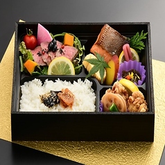 大切な日を彩る、贅を尽くした特製弁当