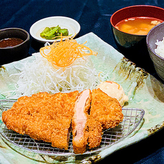 【絶品！脂が甘い・東の匠豚】　匠のロースかつ定食