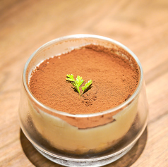 割って食べるティラミス