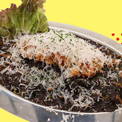 ビアチキのせ黒ビールチーズカレー