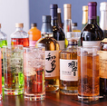 日本酒、焼酎、ワイン、カクテルと多彩なドリンクを取り揃えており、特に日本酒と焼酎、カクテルにはこだわりを持っています。厳選された日本酒は、豊かな風味と香りを楽しめるラインナップを取り揃えています。また、焼酎も多様な種類を取り揃え、色とりどりの美しいカクテルが食事をさらに引き立てます。