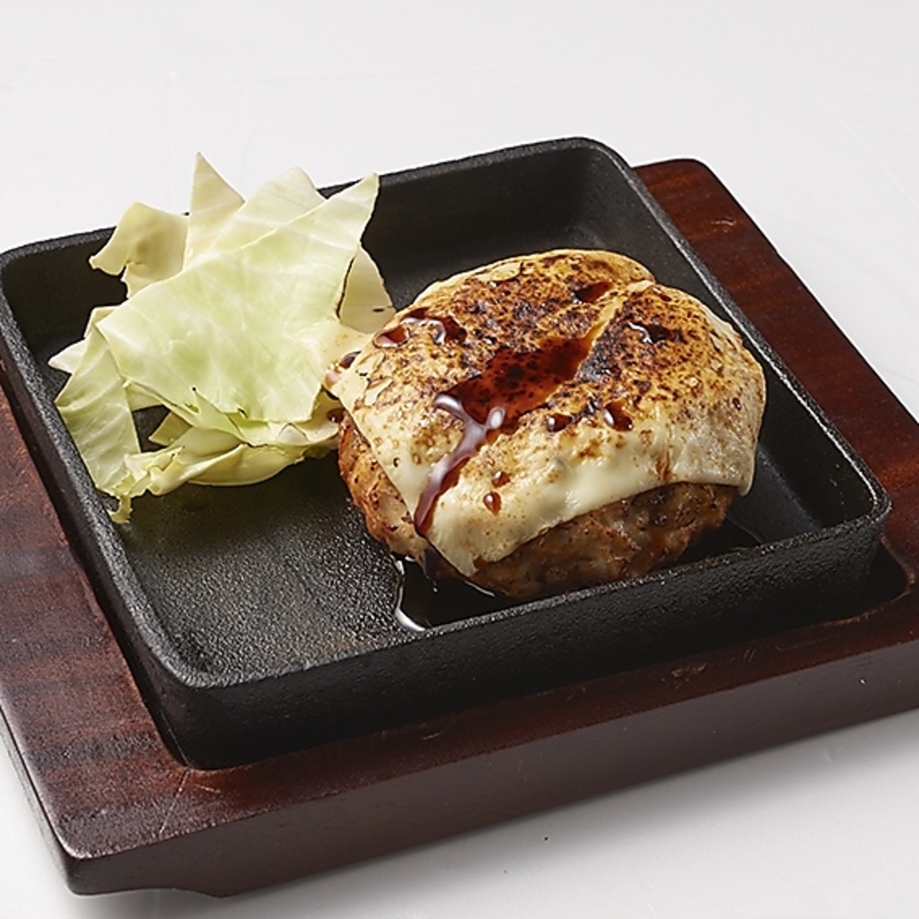 人気No3！チーズつくねや豚バラ、激辛好きへ贈る激辛鶏ももなどの鉄板やきとり！あつあつ～♪