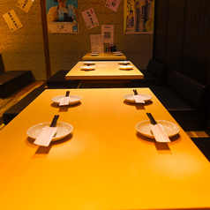 浜松駅3分、和の趣き溢れる店内は大人の為の落ち着いた雰囲気となっております。2名様90名様までご利用可能な個室席は浜松駅での接待や女子会、合コンなど各種宴会に最適なプライベート個室空間♪誕生日や記念日にお得なサプライズ特典もご用意しております。創作和食居酒屋