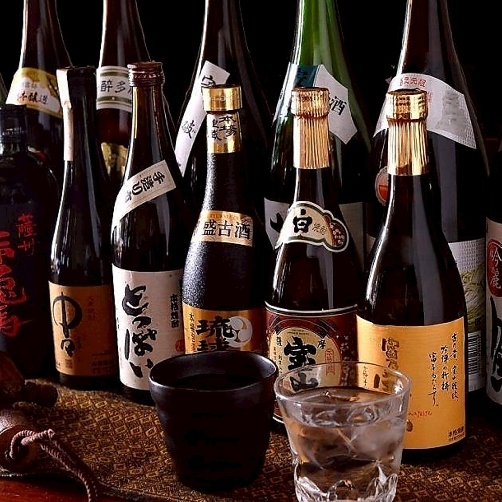 厳選された日本酒と焼酎あります！美味しいお酒と共に、ゆったりと楽しいひとときをお過ごしください