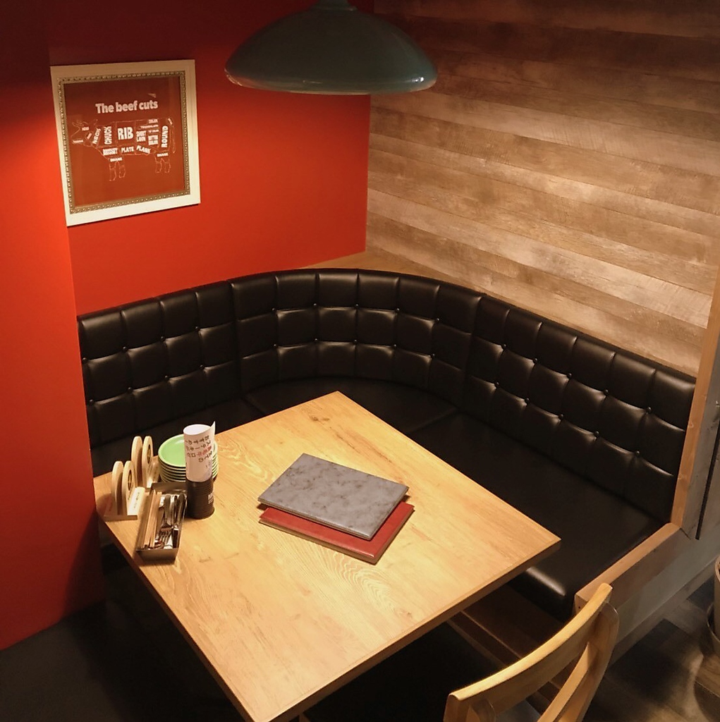 ゆったりソファー席は女子会・デート・友人同士の飲み会にも♪