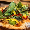 料理メニュー写真&nbsp;《お肉ON出来ます》サラダピザ　Regular
