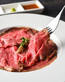 料理メニュー写真 黒毛和牛の切り立てローストビーフ
