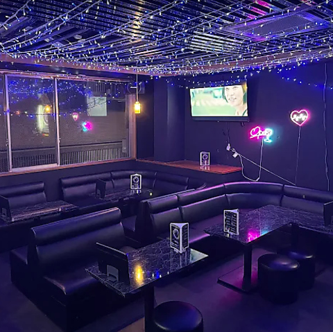 朝まで楽しめる木屋町ナンバーワンのエンターテインメントBAR☆