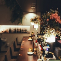 カウンター席はバー仕様。お好みのドリンクをどうぞ