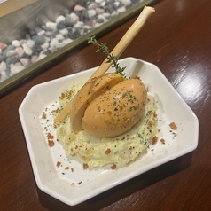 スモーキーポテトさらだ 燻製半熟卵のせ